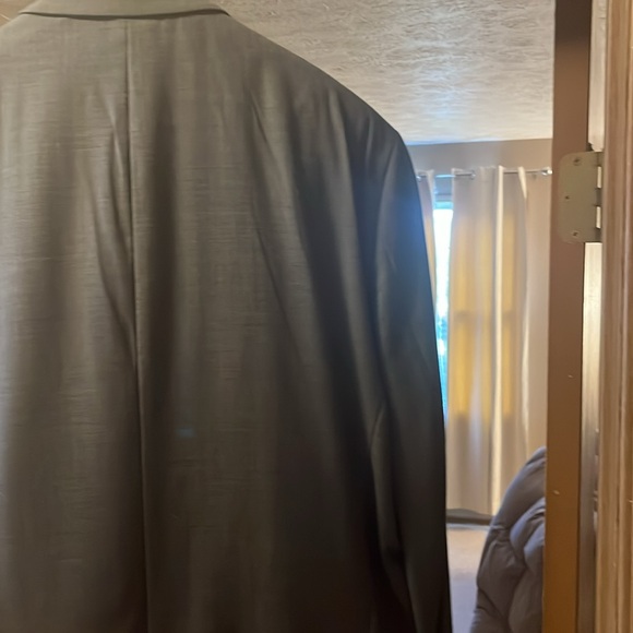 Ralph Lauren 100% Wool suit (Jacket 48L, Pants 43x33 (length is easily altered) - Picture 2 of 5